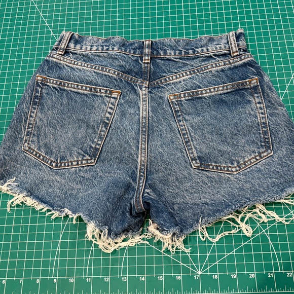 Reformation Charlie High Rise Jean Shorts 26 Frayed Hem Sustainable Denim - Picture 4 of 7